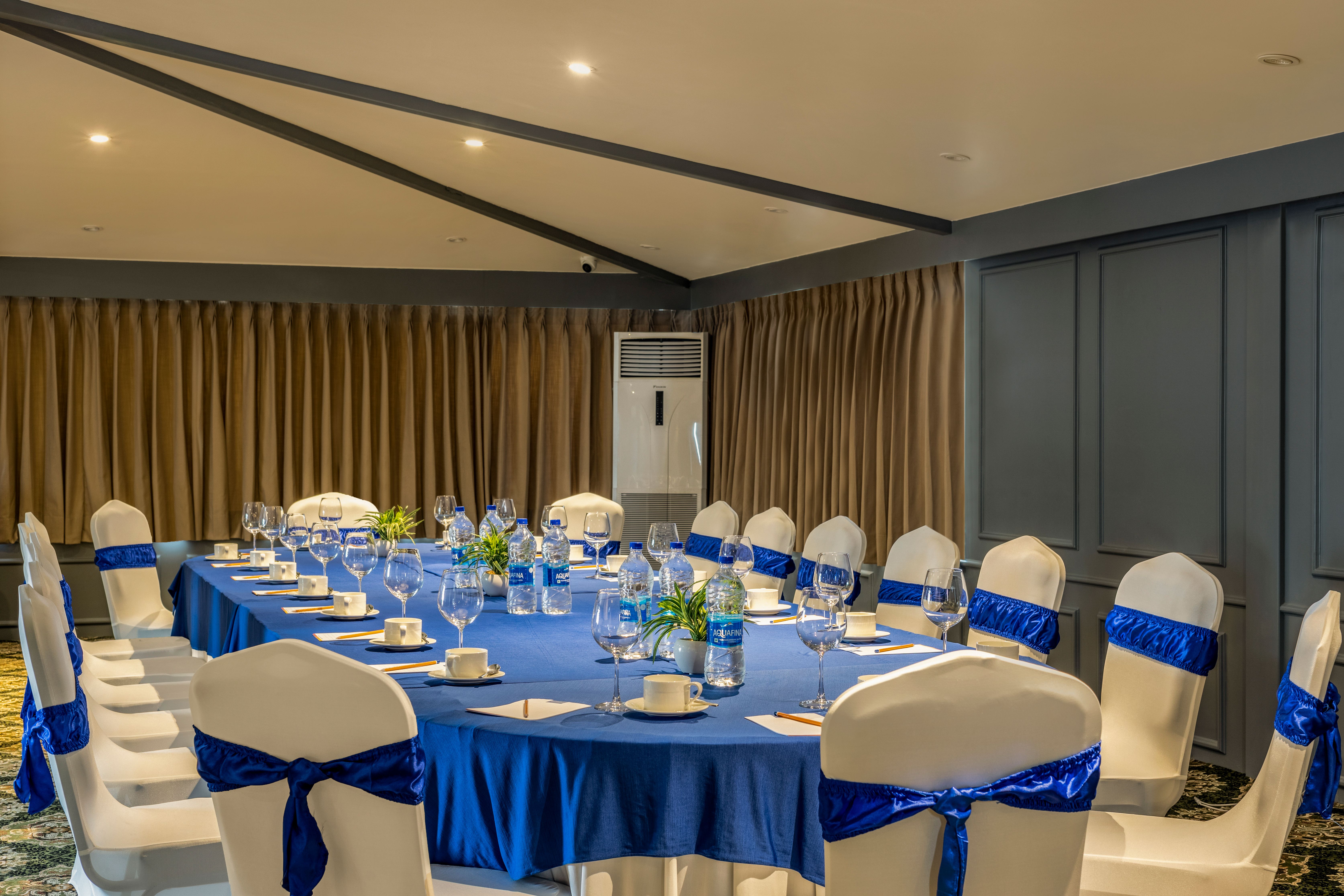 For Mid-Size Wedding Functions