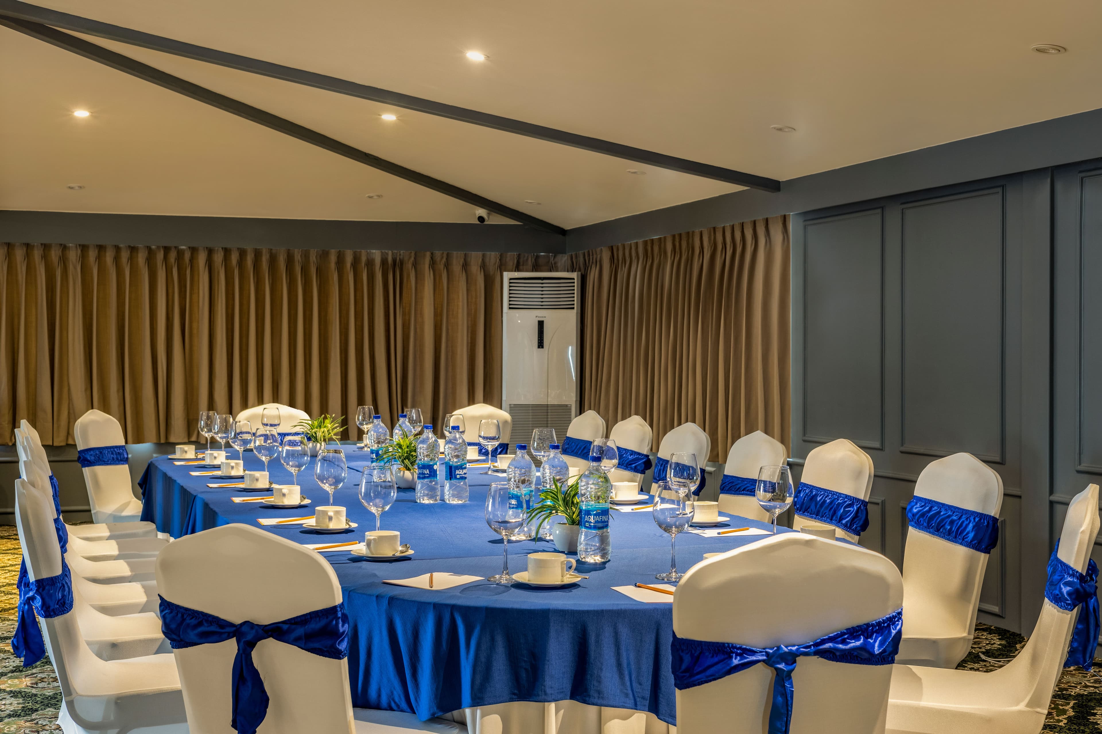 For Mid-Size Wedding Functions